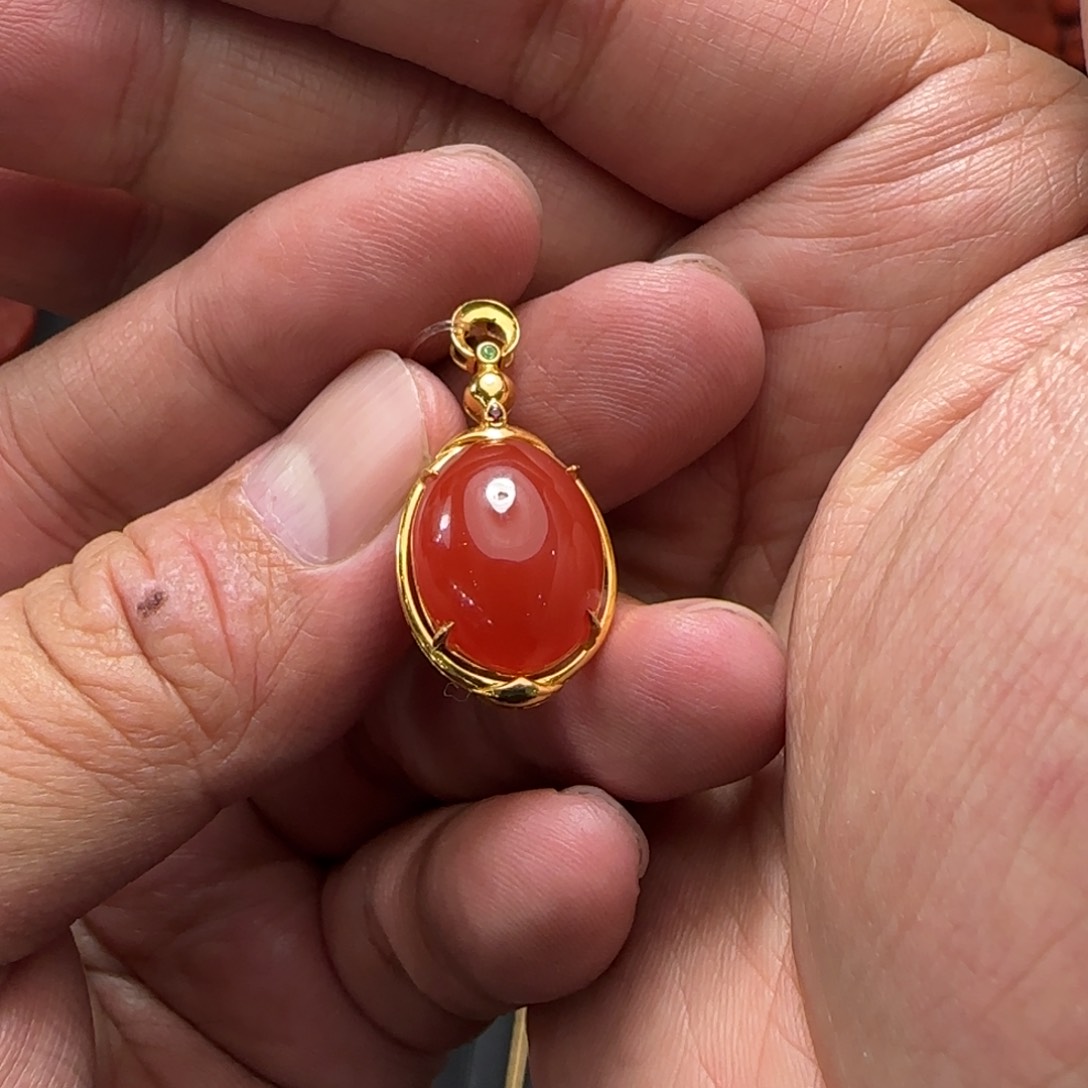 南红玛瑙颈饰18K金镶嵌