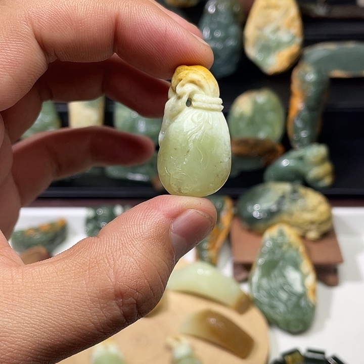 岫岩河磨玉（透闪石质玉）未镶嵌吊坠(不含链)