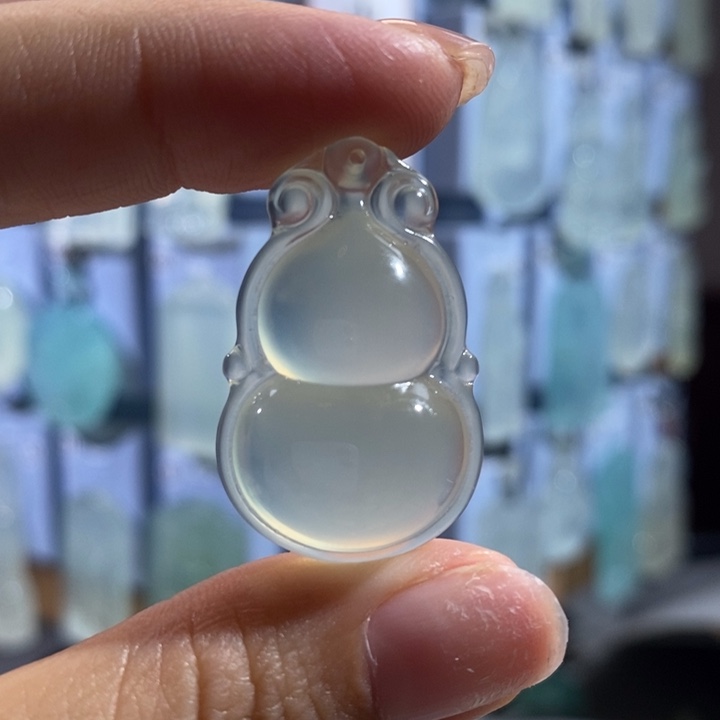 岫玉未镶嵌颈饰吊坠