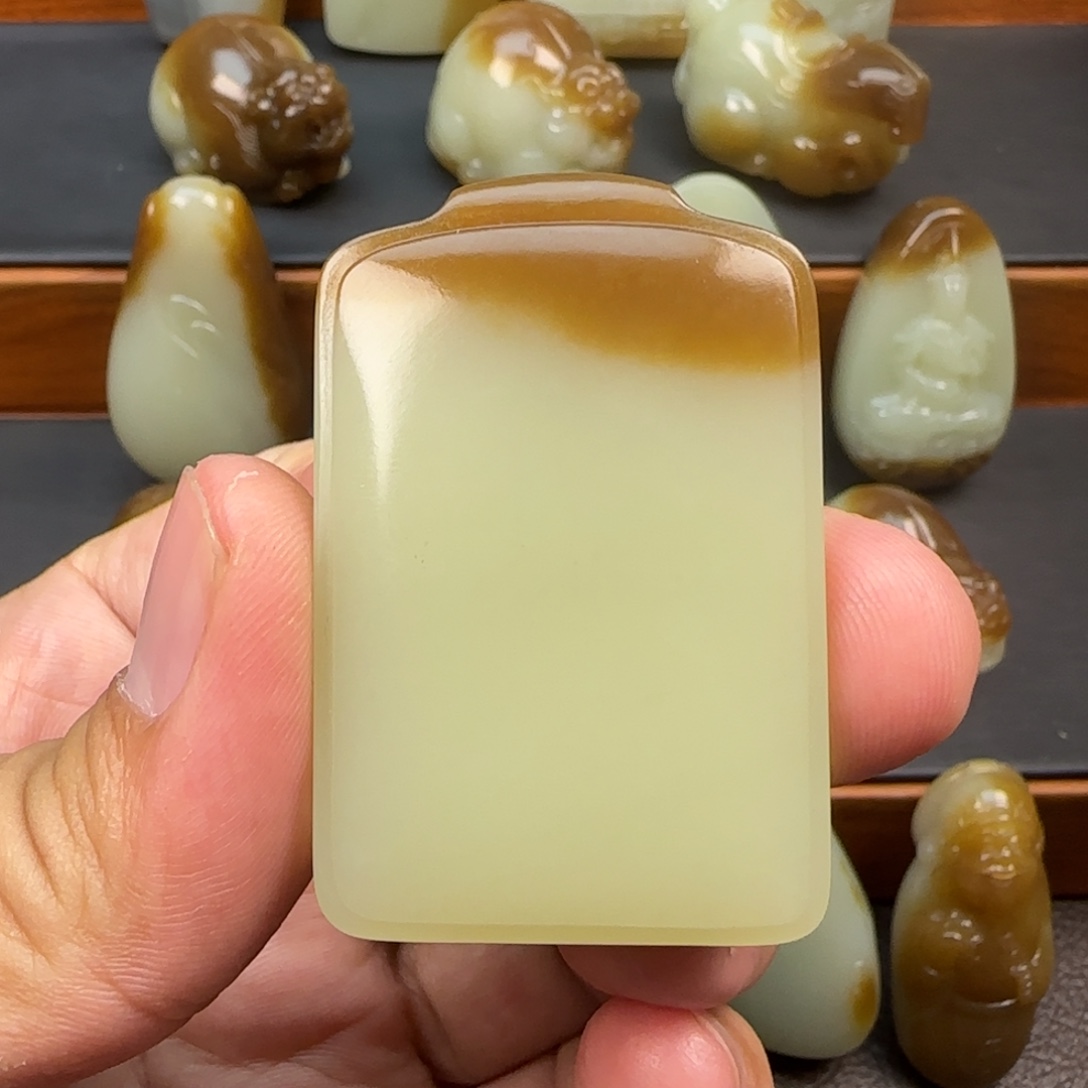 ༺***༻和田玉（糖玉）未镶嵌颈饰