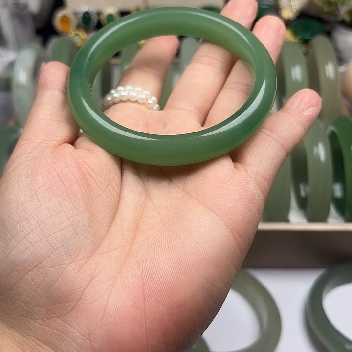 东陵石未镶嵌手镯