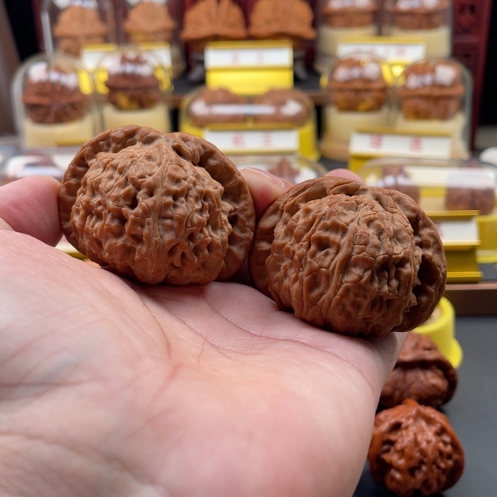 敬***猛文玩核桃把件白狮子，尺寸47