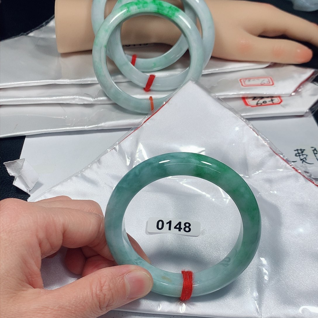 翡翠手镯未镶嵌天然缅甸A货翡翠手镯