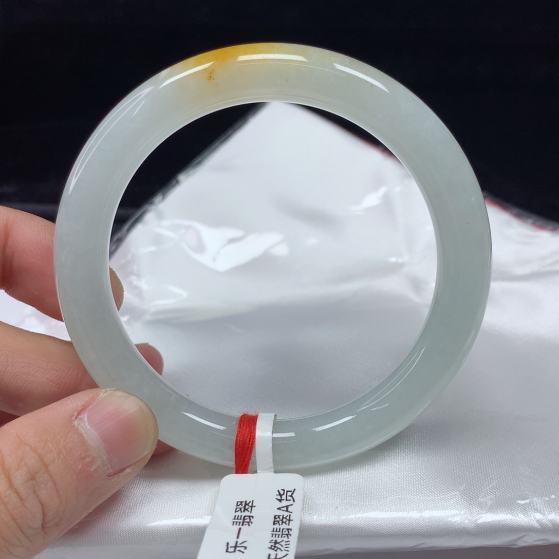 翡翠手镯（圆镯）未镶嵌57.9