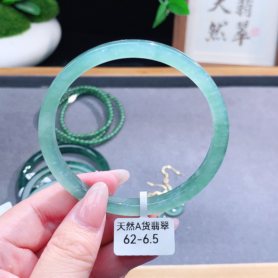 翡翠手镯（圆镯）未镶嵌