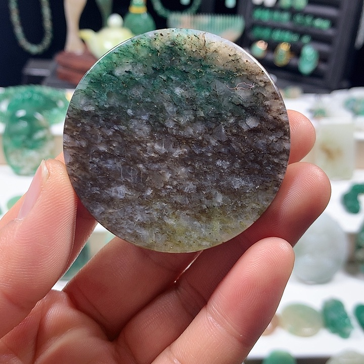 未镶嵌独山玉颈饰