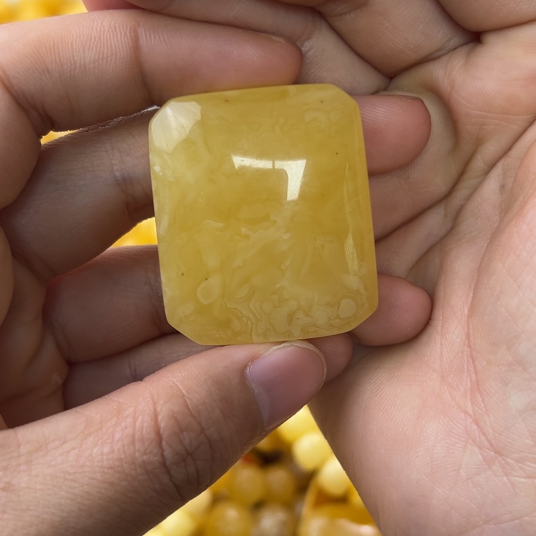 未镶嵌琥珀珠宝奇石