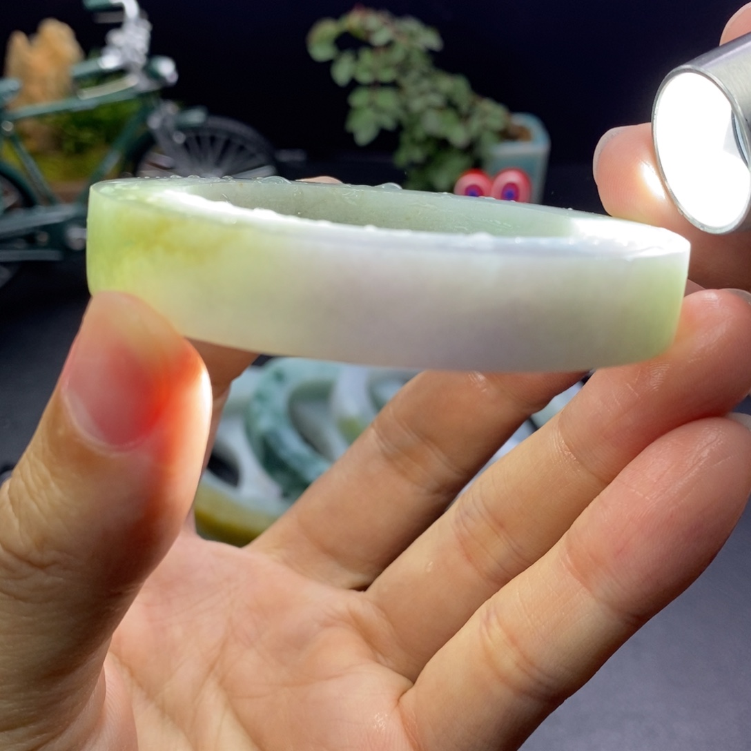 定制翡翠未镶嵌手镯