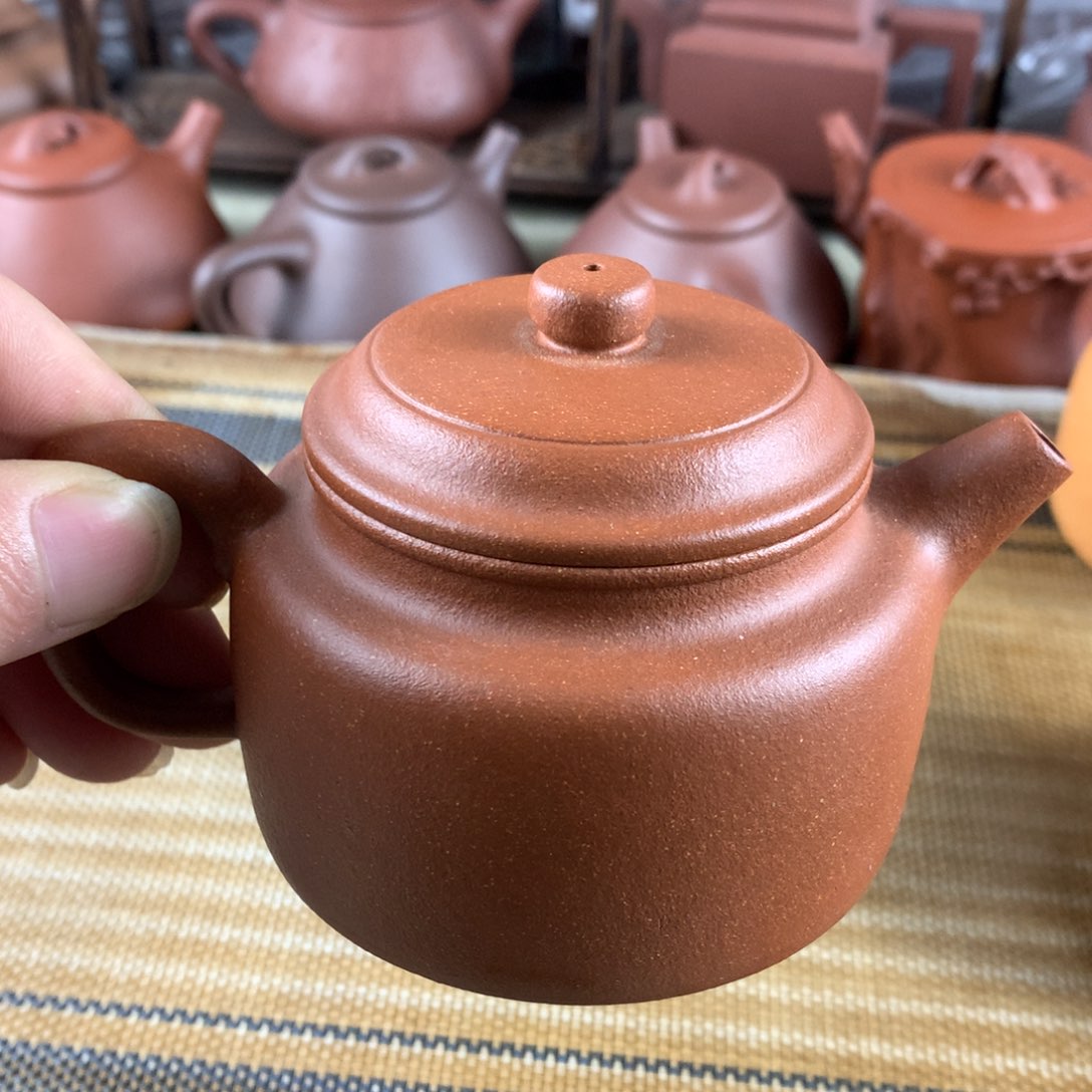 紫砂茶壶宝山满砂红降坡