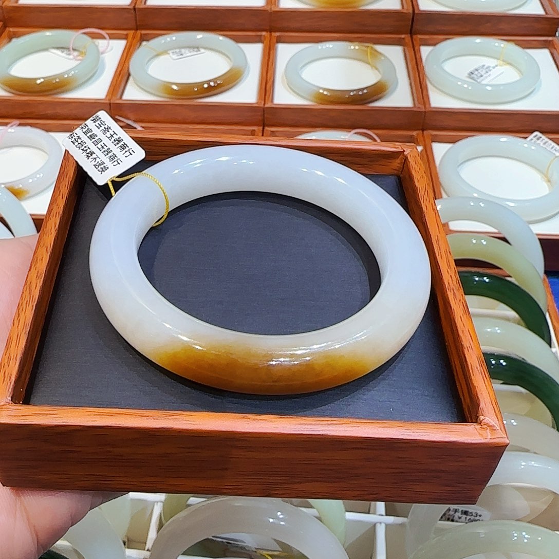 和田玉手镯未镶嵌珍***人糖白57