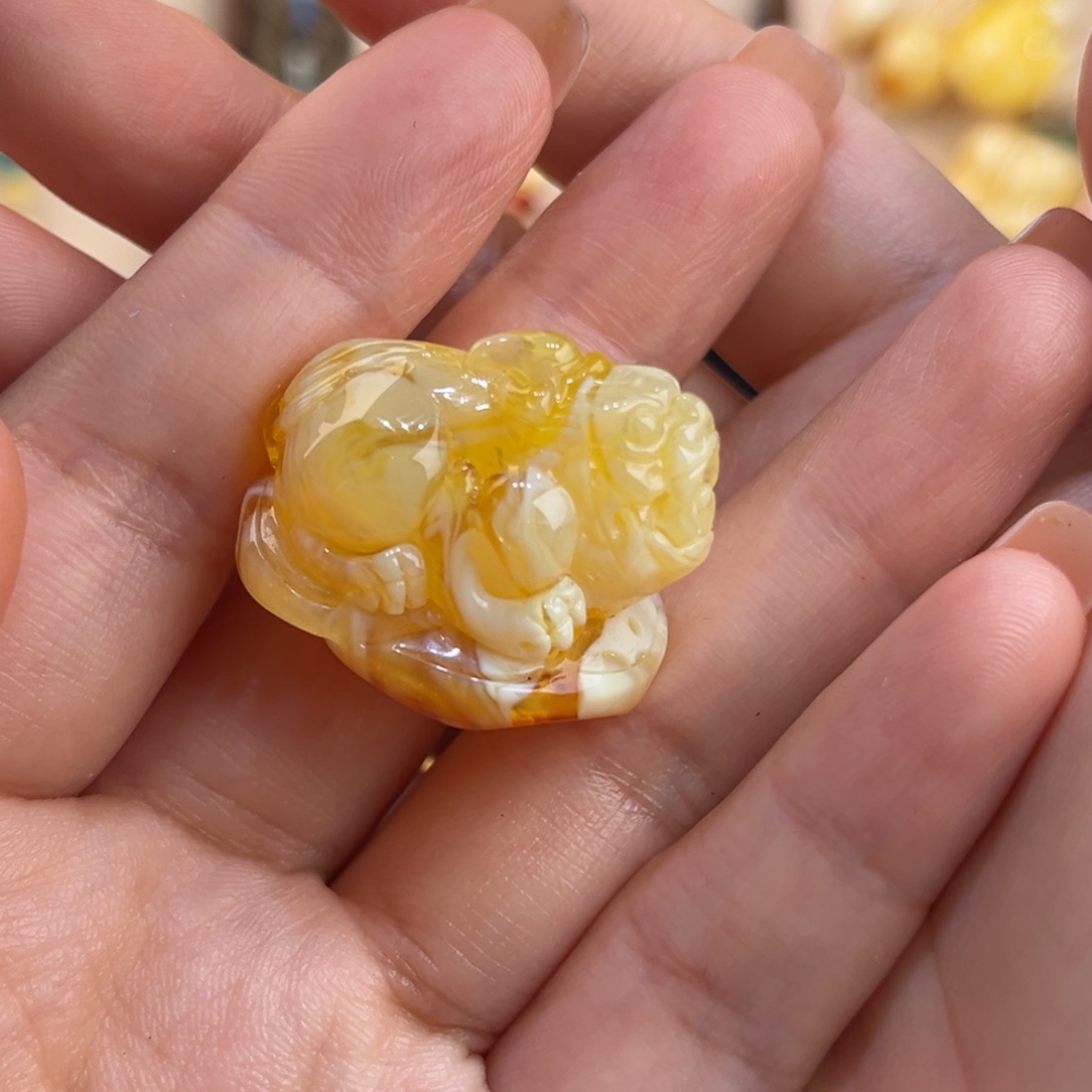 琥珀未镶嵌珠宝奇石