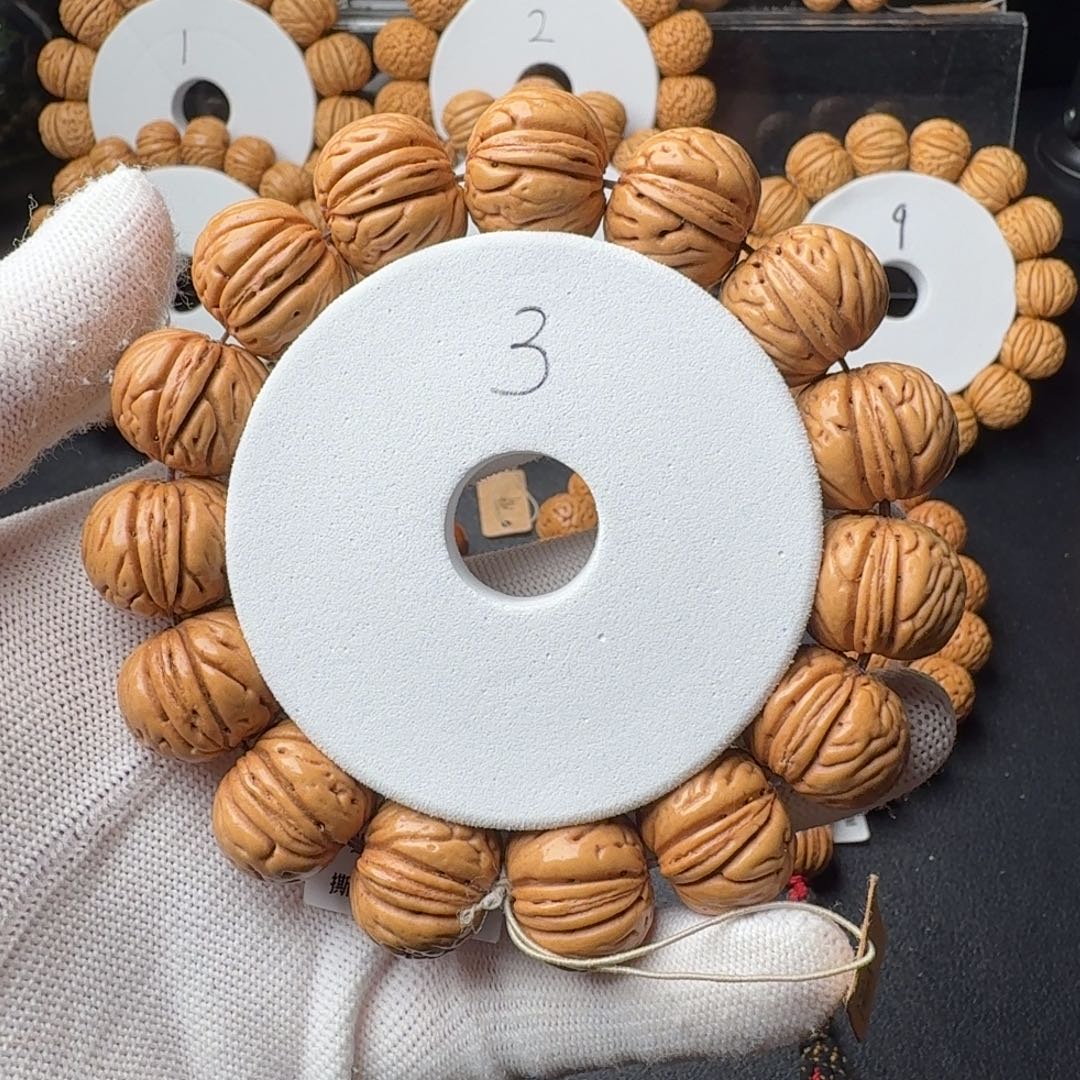 手串桃核肉纹元宝