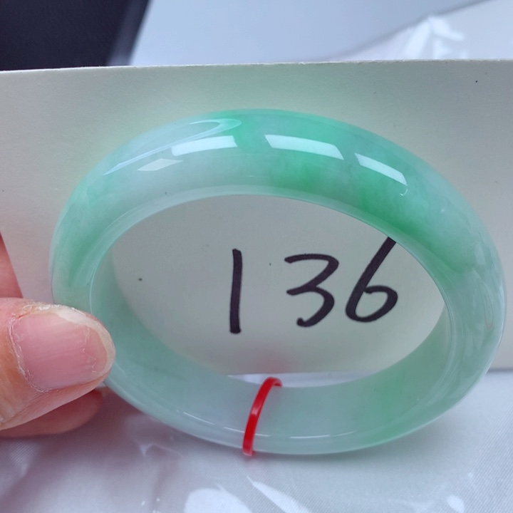 翡翠手镯未镶嵌翡翠