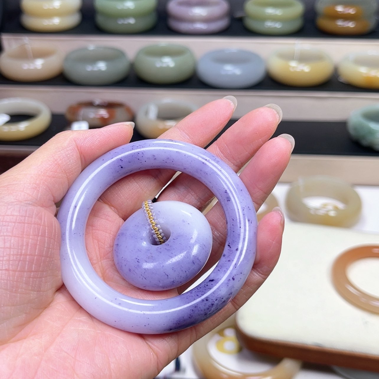 【闪购商品】石英质玉手镯未镶嵌圆**姐