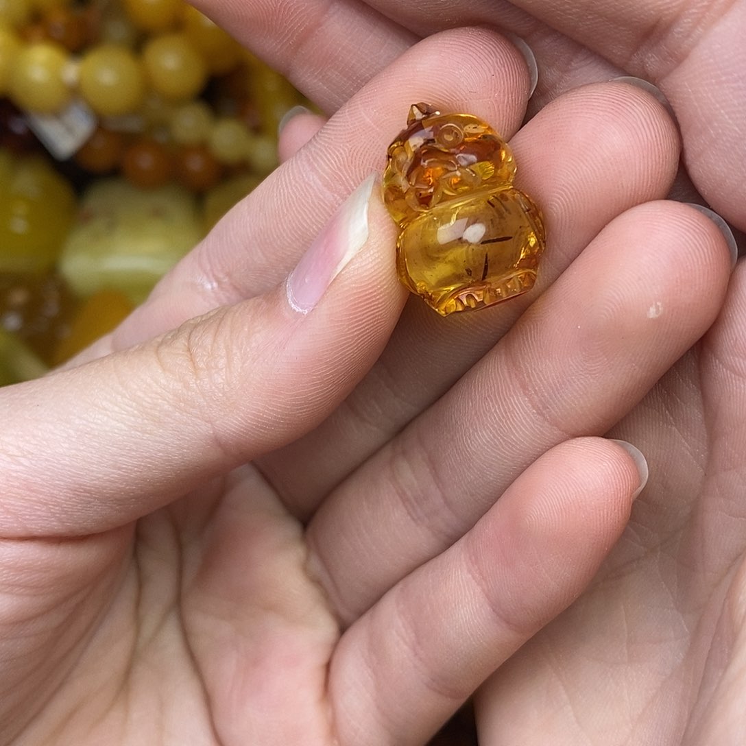 未镶嵌琥珀珠宝奇石