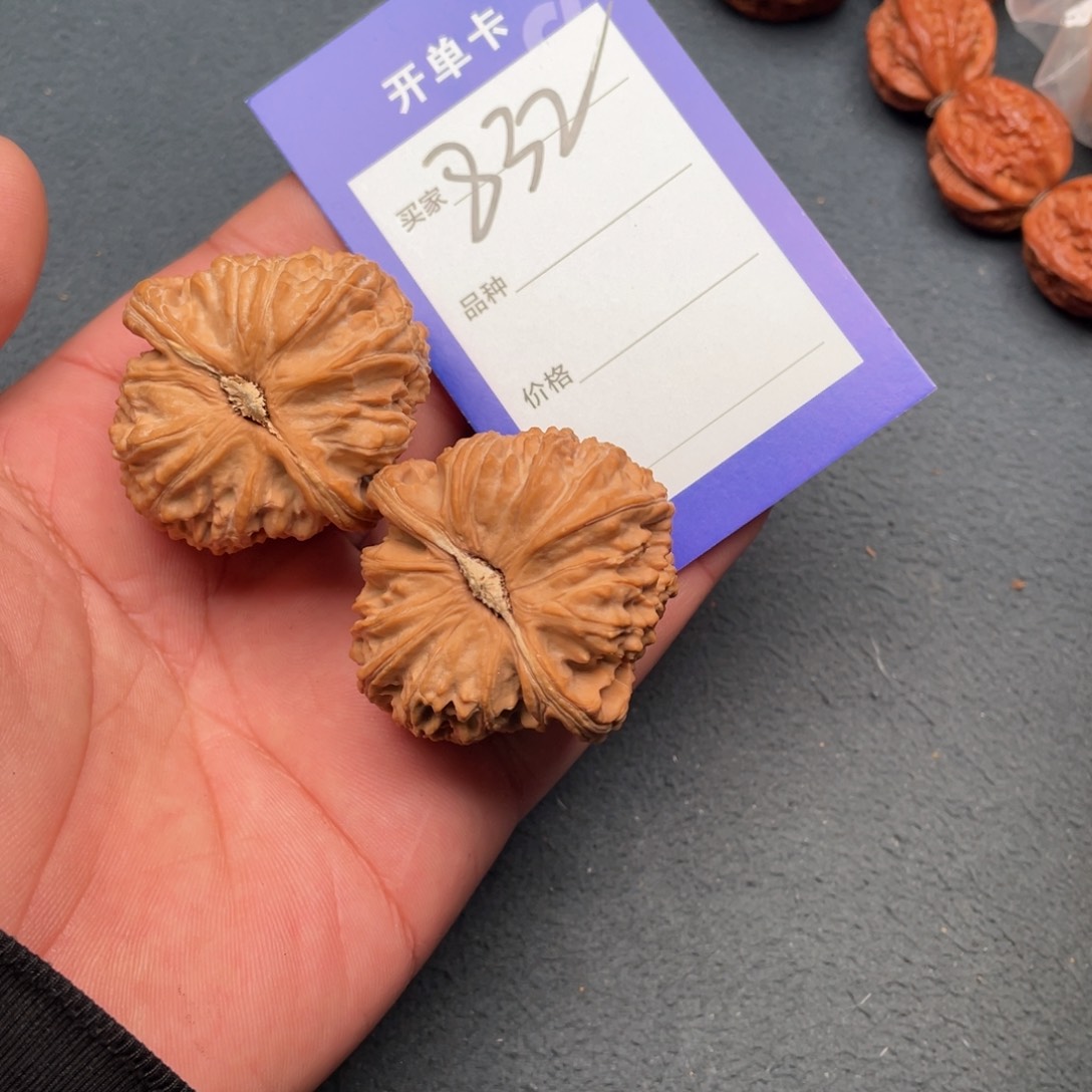 核桃把件42白狮子，832号