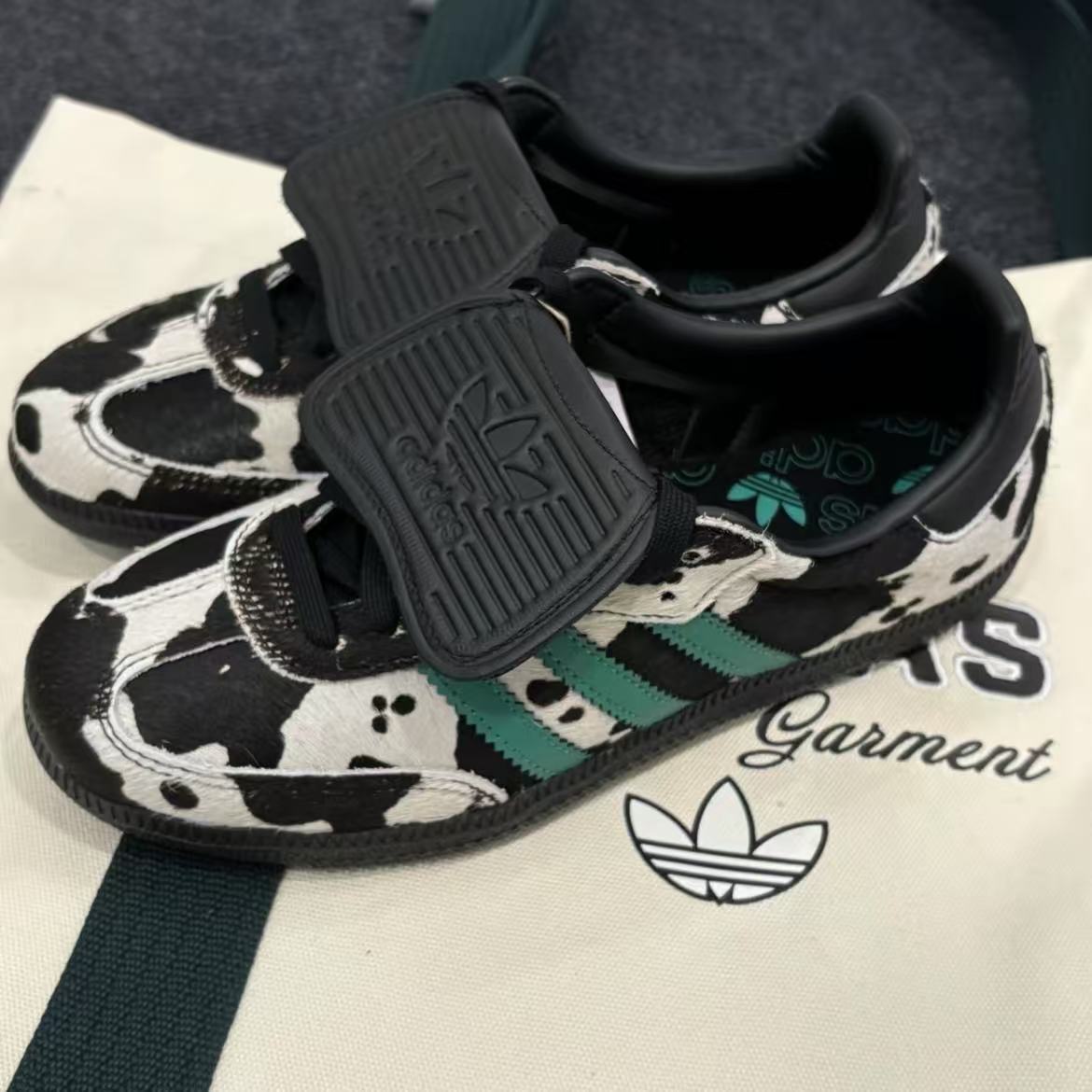 adidas/阿迪达斯三叶草女鞋SAMBA 奶牛T头鞋经典运动德训鞋JS3930