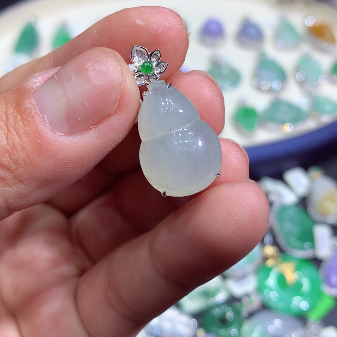 翡翠吊坠(赠链)18K金镶嵌