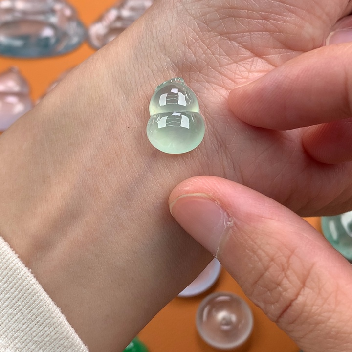 翡翠挂件未镶嵌….