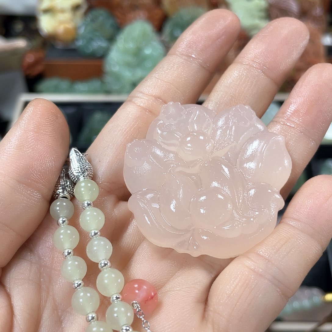 石英质玉颈饰合金