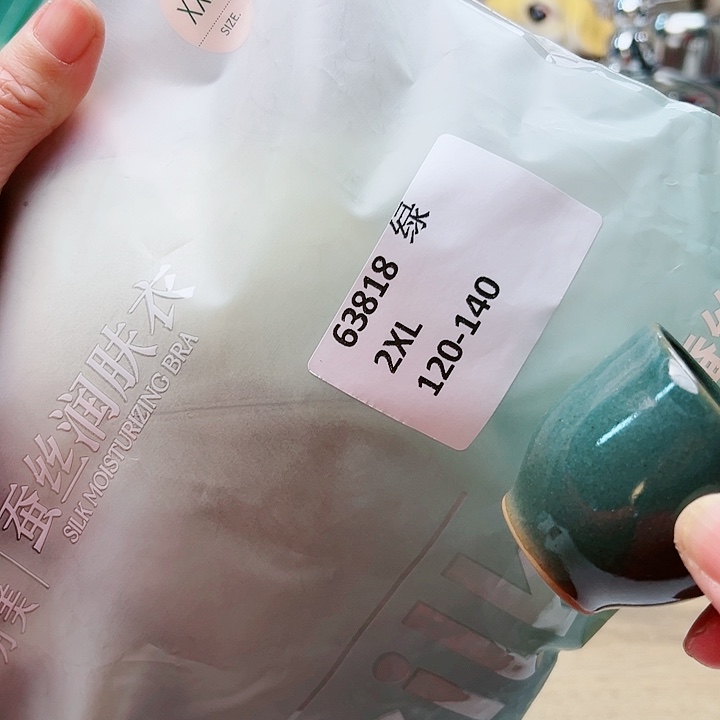 25588798898999898999