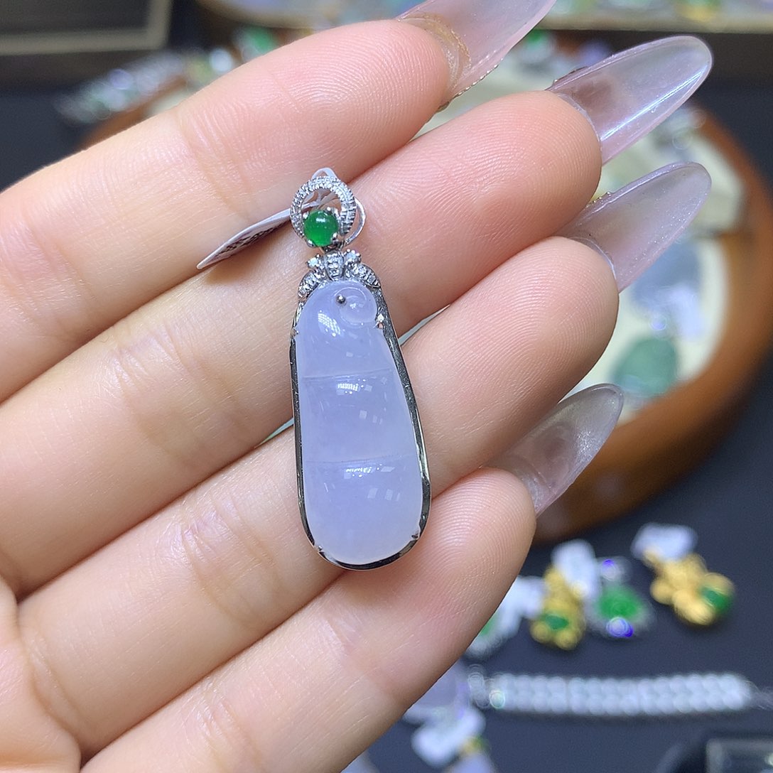 翡翠18K金镶嵌颈饰翡翠