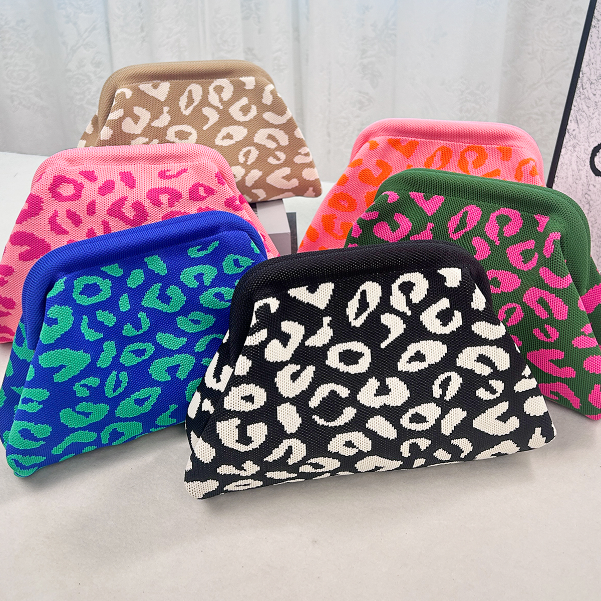 针织布面手拿包时尚手包链条夹扣晚宴包花纹简约无里布