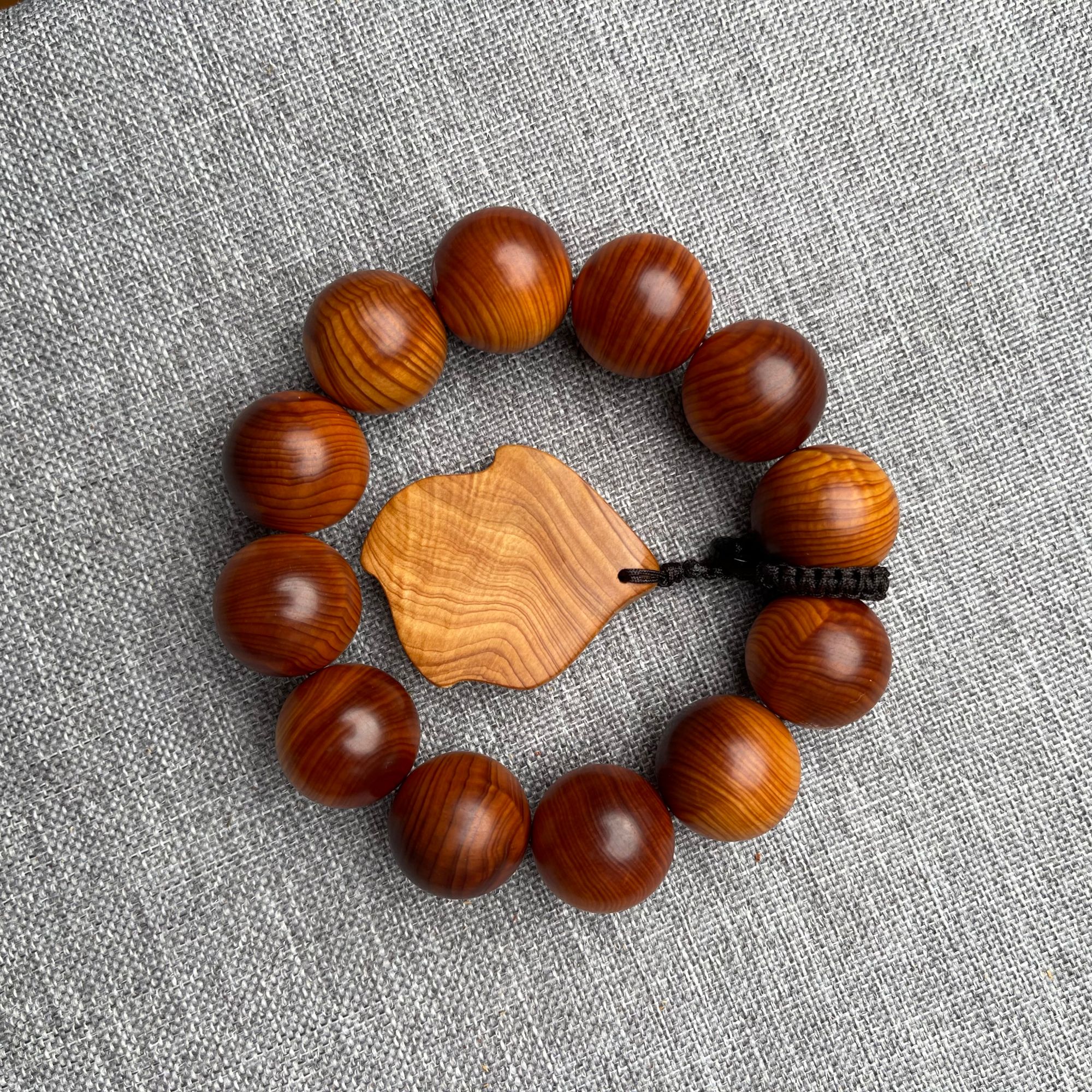 崖柏黑油2.0单圈手串随性吊坠（多样性发货）