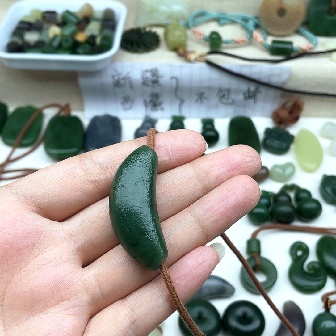 颈饰未镶嵌和田玉雨*