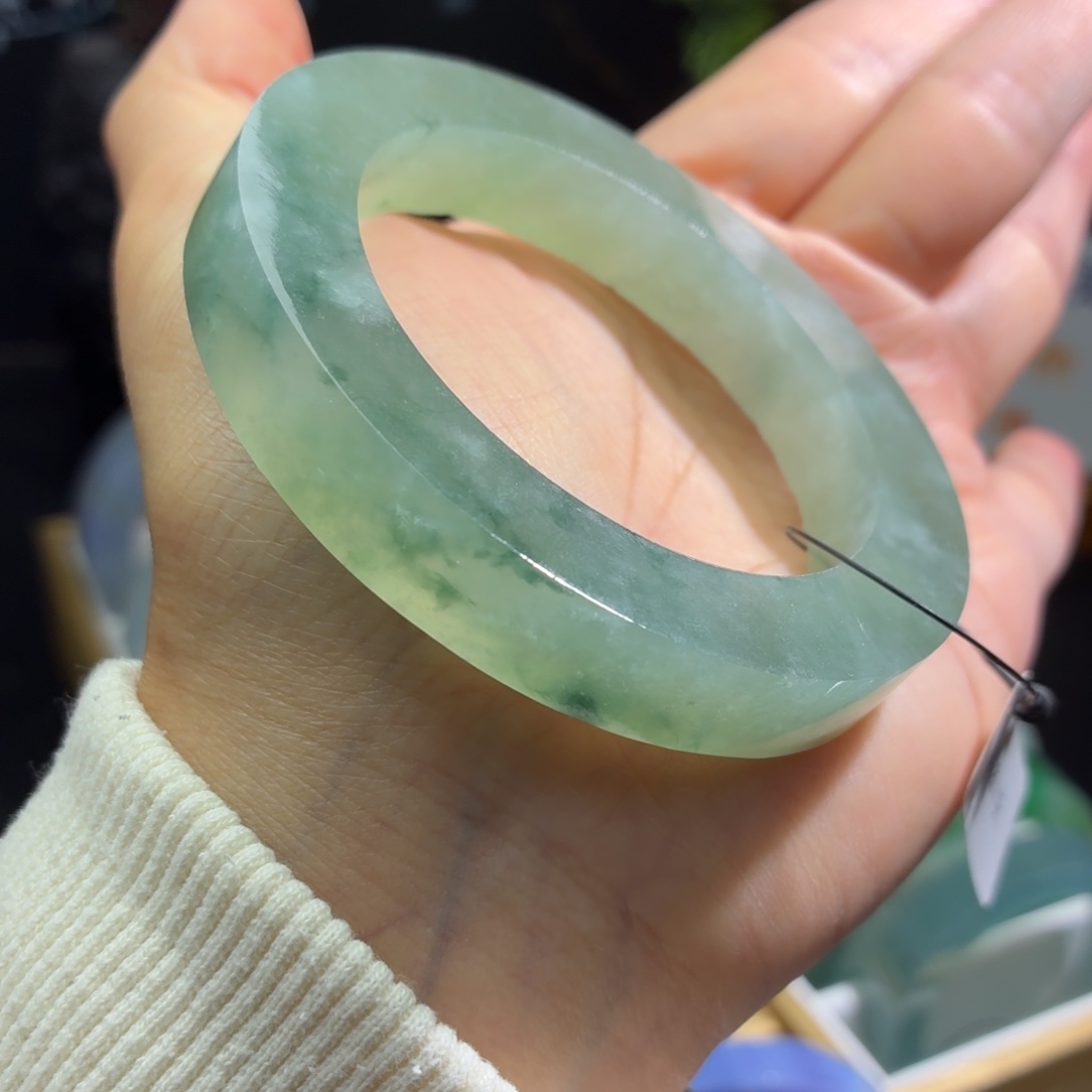 定制翡翠未镶嵌翡翠手镯