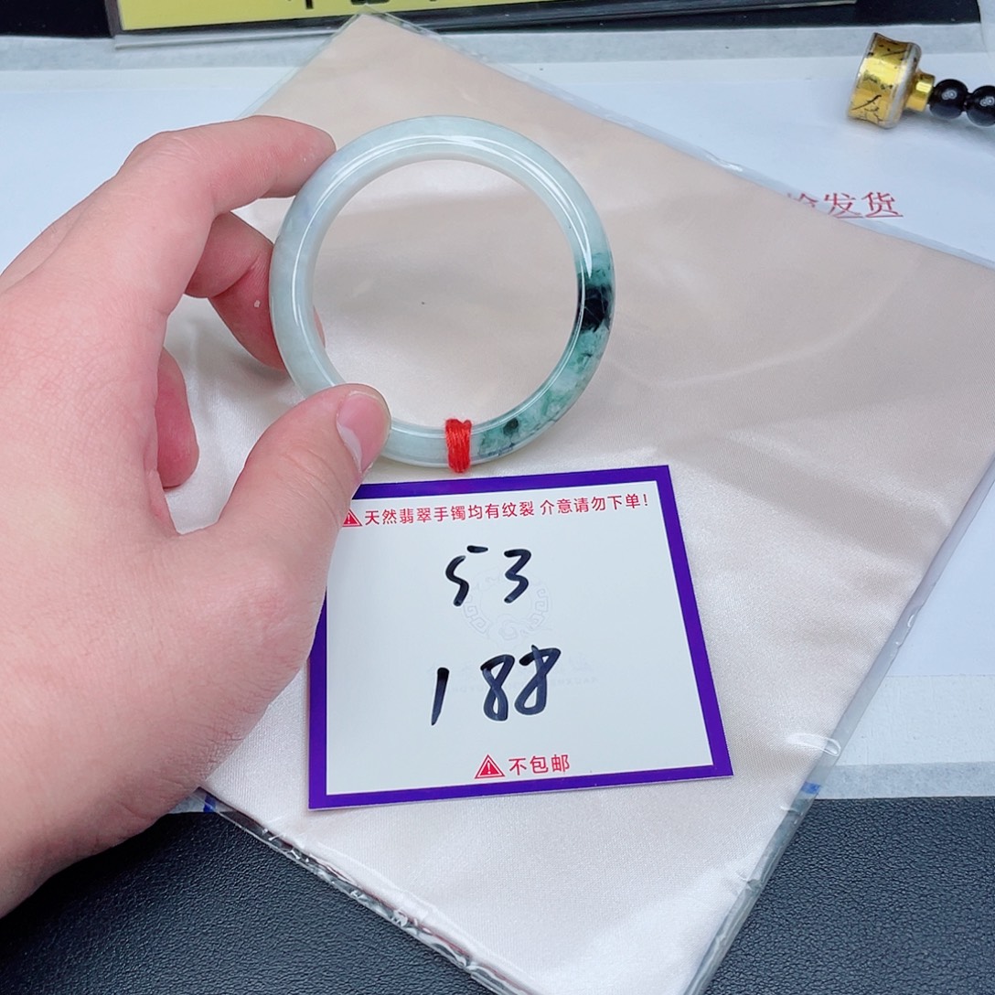 翡翠手镯未镶嵌翡翠