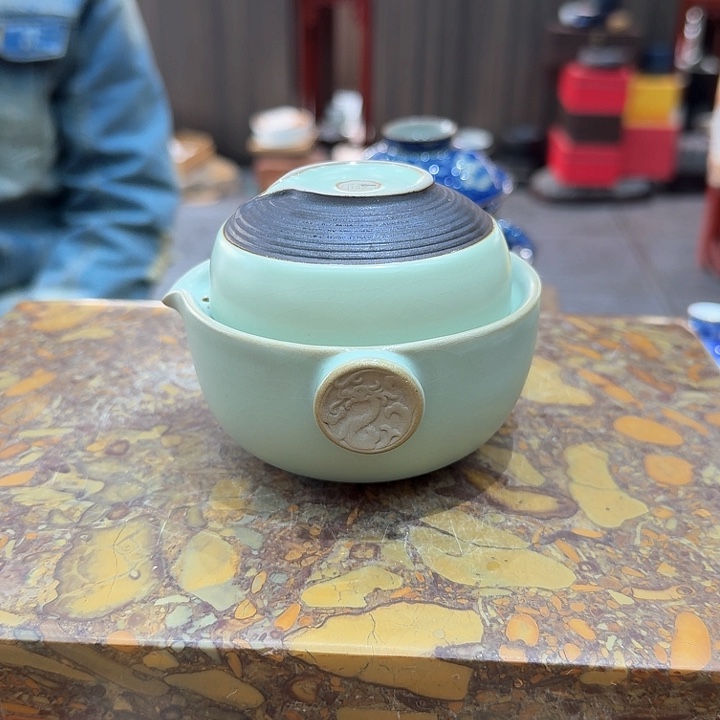 汝瓷壶一个，瓷。。品茗之