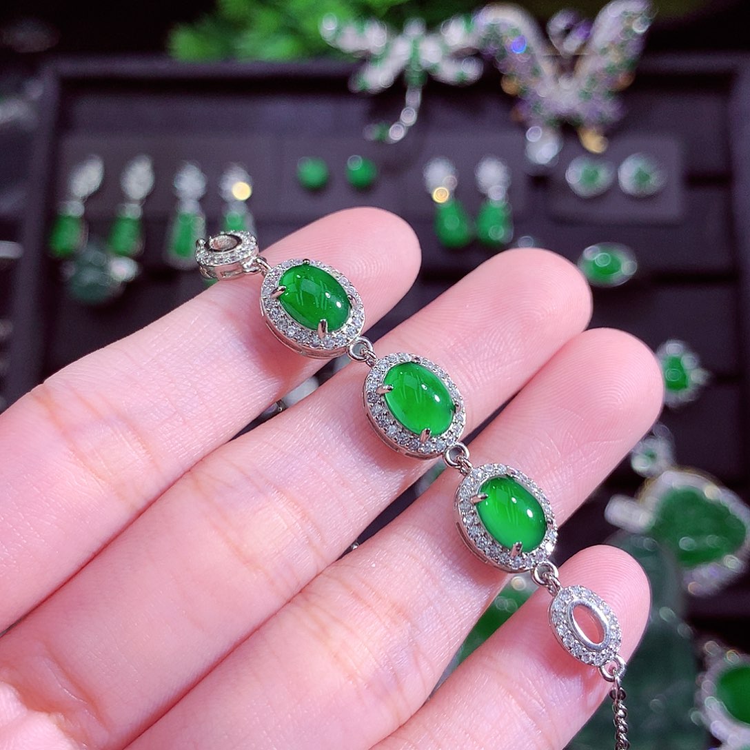 颈饰未镶嵌翡翠天然