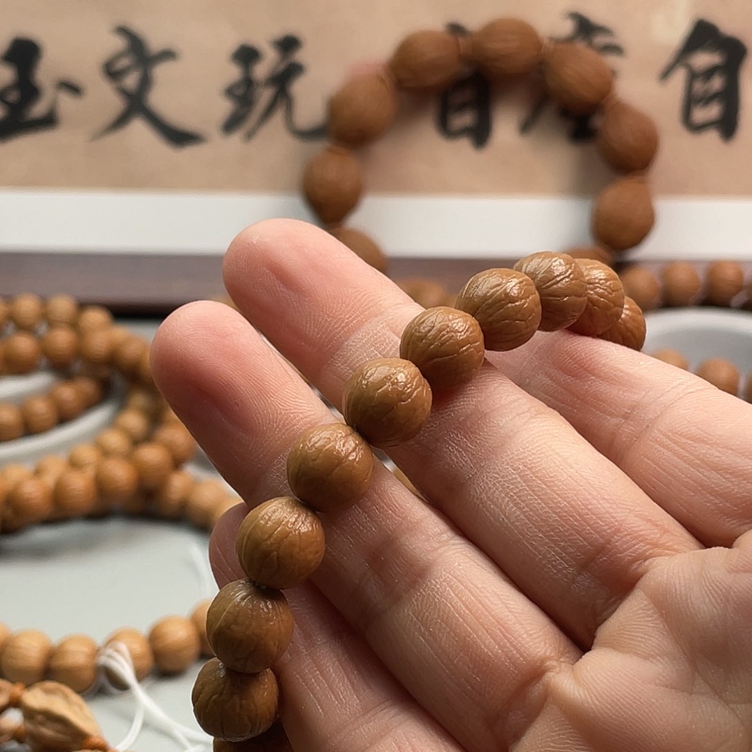 核桃李**。老树猴头手串小风仙
