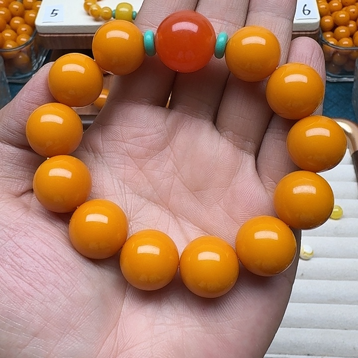 往***味无非金属老蜜色素串搭配一条