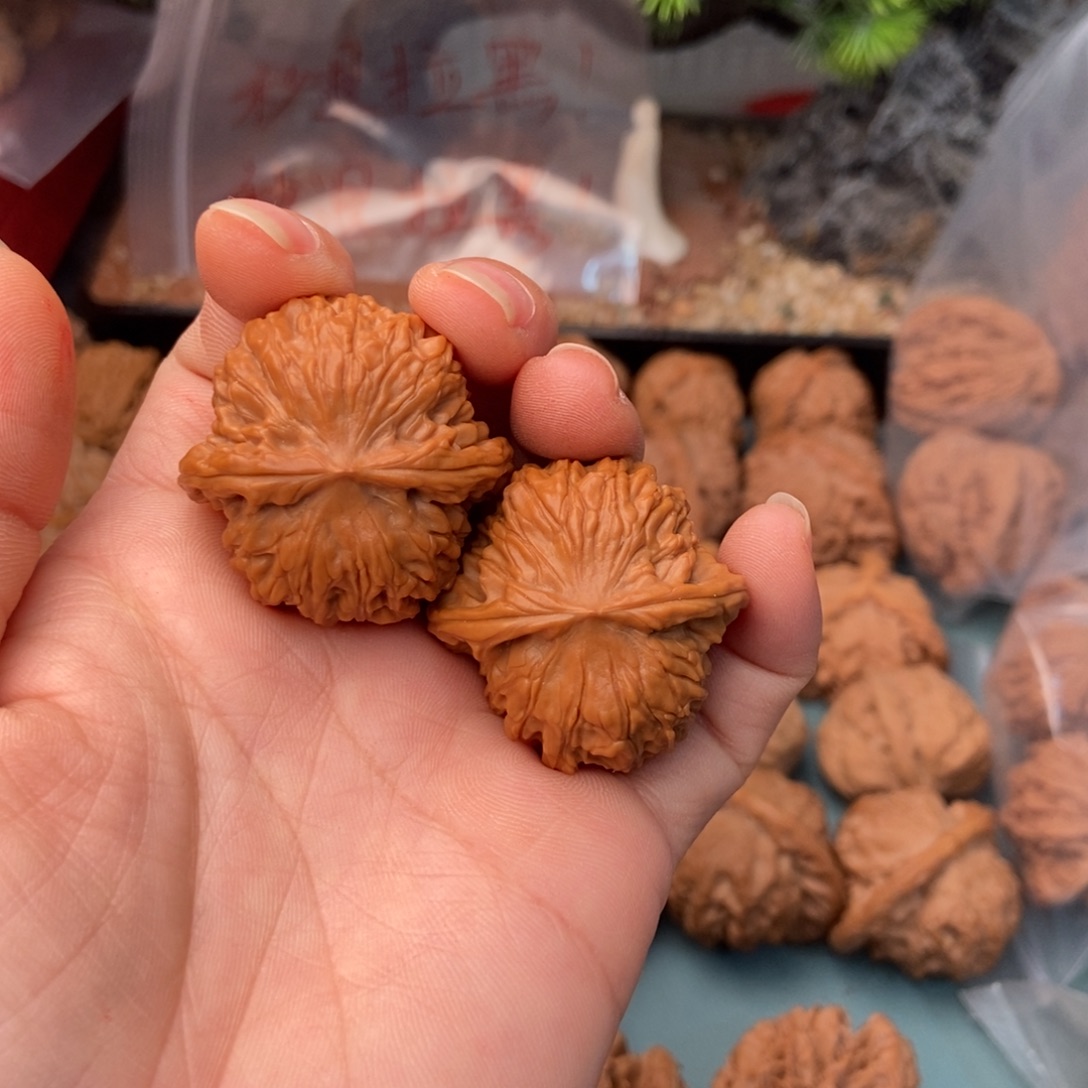 小***猴文玩核桃吊坠红豆34