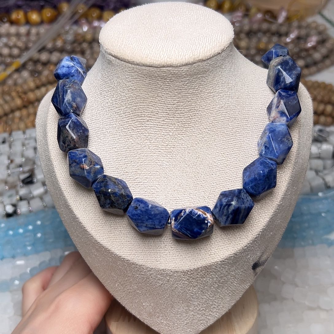 玛瑙/玉髓合金珠宝半成品Y101。12.4mm天然方纳石硬切桶珠一条