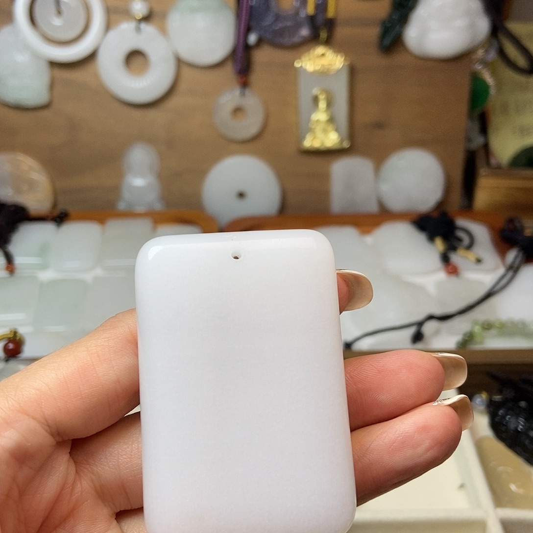 石英质玉未镶嵌颈饰