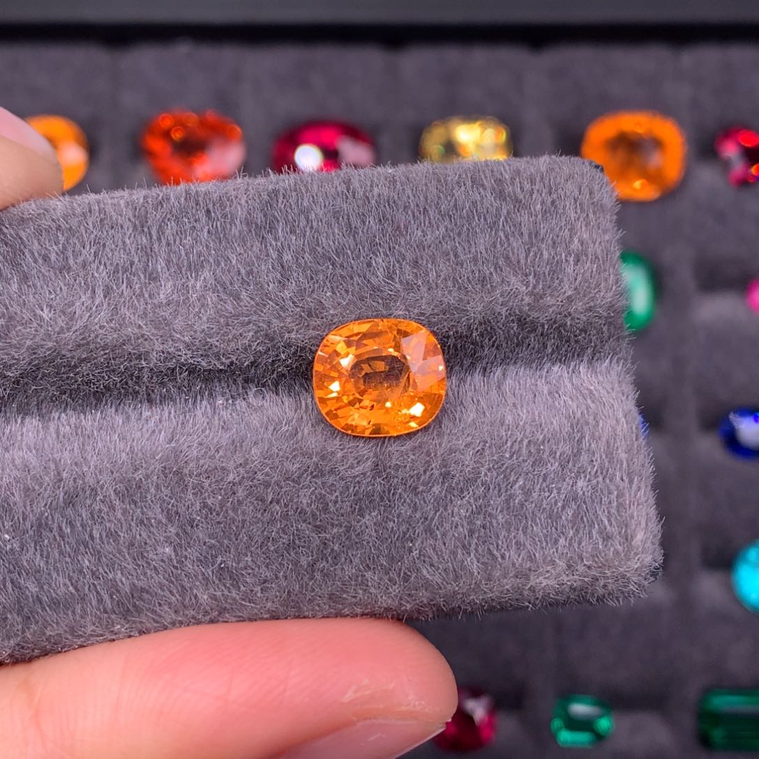 珠宝半成品未镶嵌石榴石（芬达石）3.72ct