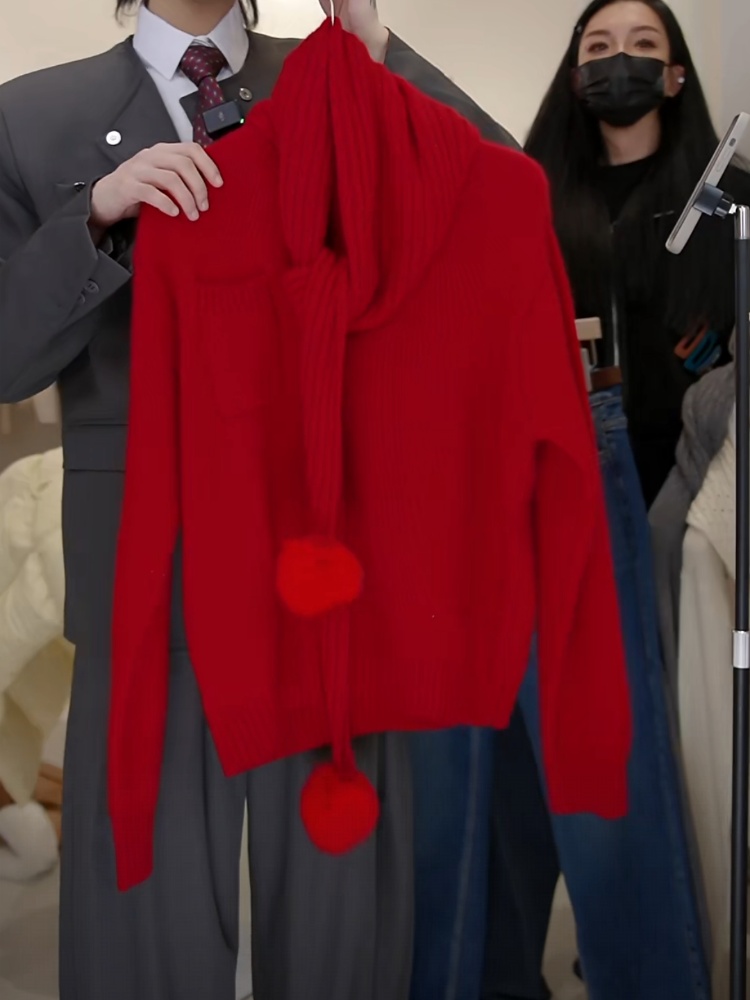 【济州岛】2025冬季：细闪亮丝胸前口袋圆领毛衣+毛球披肩两件套