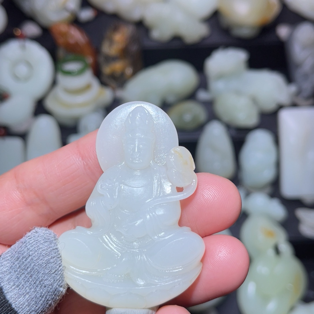 和田玉颈饰未镶嵌张*亮