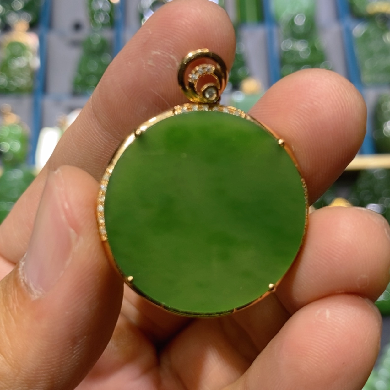 【闪购商品】和田玉吊坠(不含链)18K金镶嵌辣阳绿圆牌 28