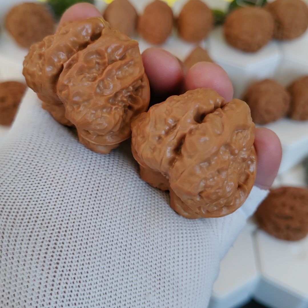 文玩核桃把件四开背红皮蛙饼41