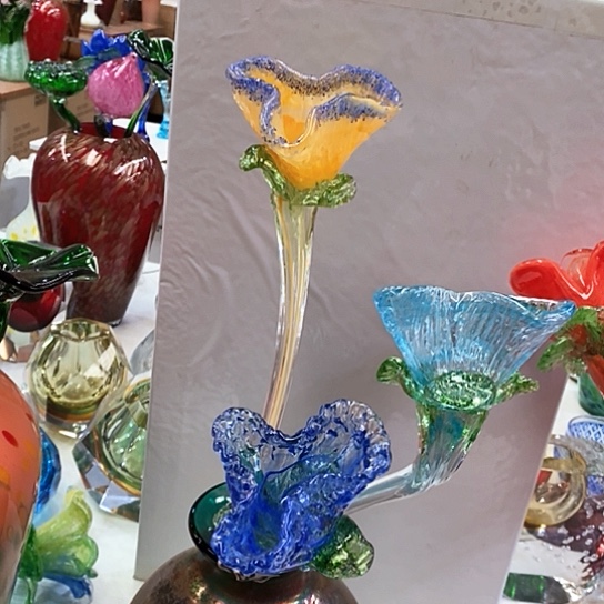 琉璃花瓶高45厘米宽9厘米