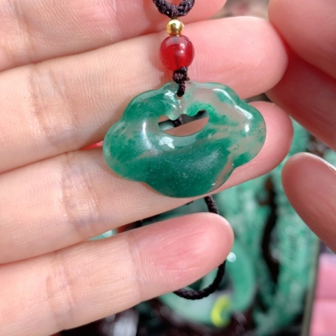 石英质玉颈饰未镶嵌