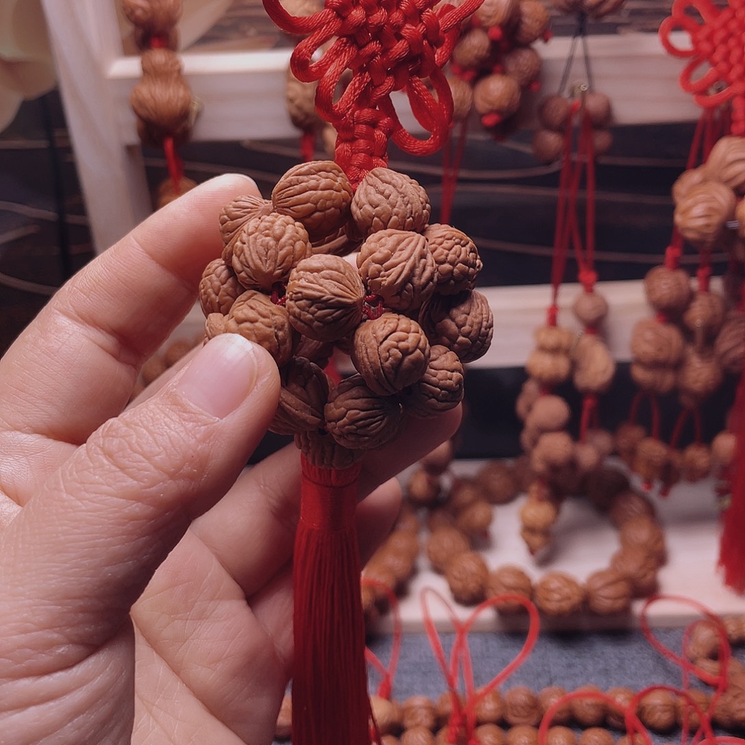 木质类龙纹桃枭挂件