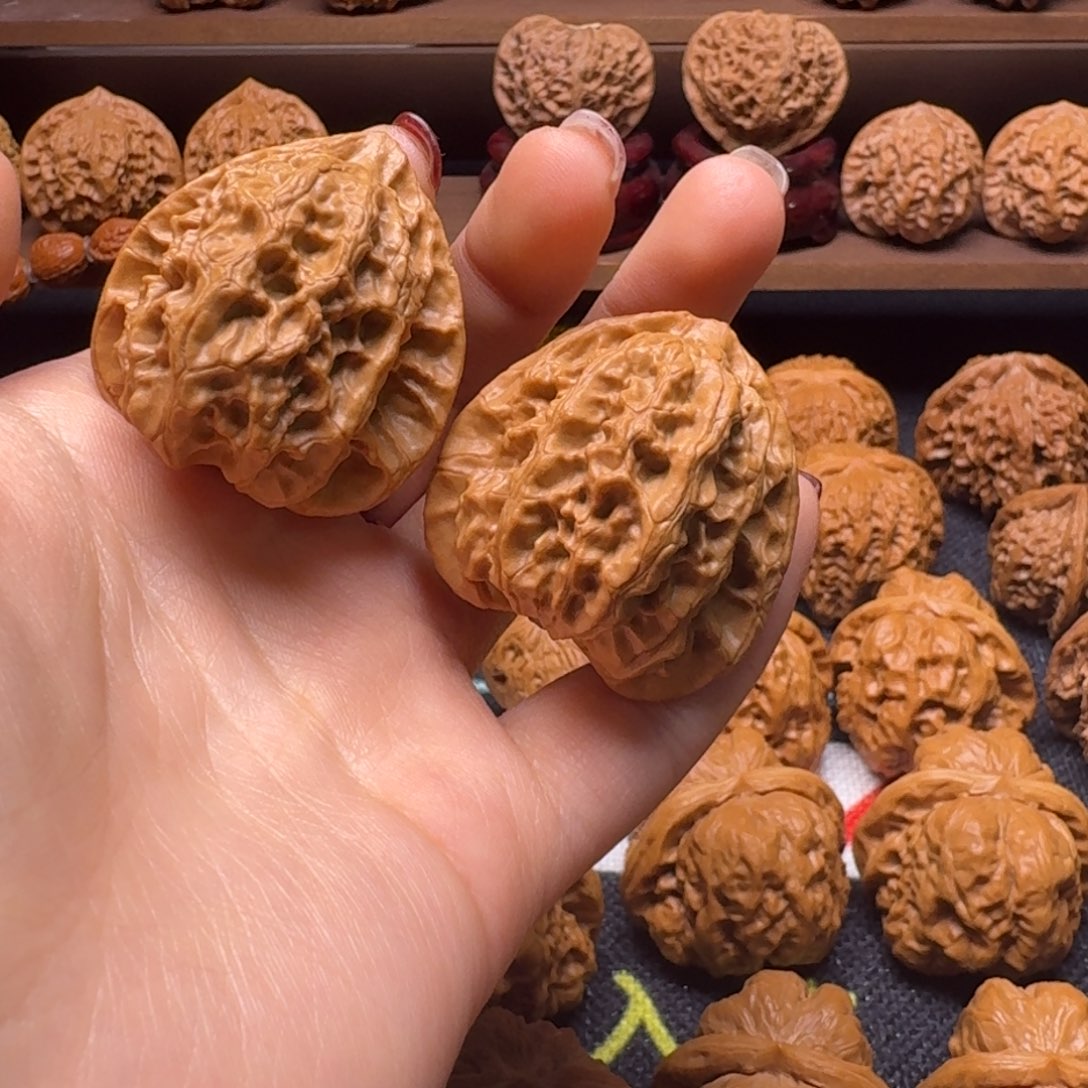 文玩核桃吊坠39梨木台