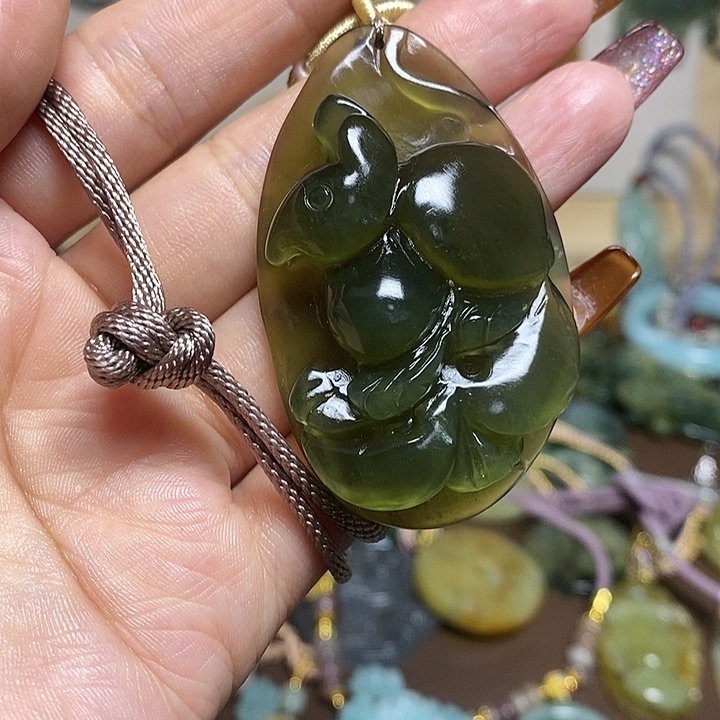 蛇纹石玉吊坠未镶嵌