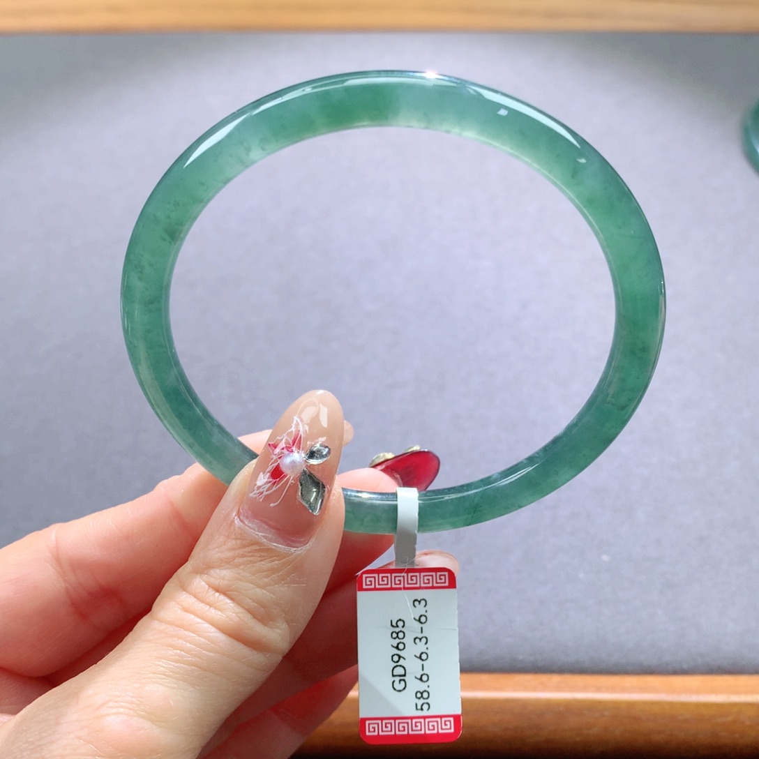 翡翠手镯未镶嵌天然翡翠手镯叮当镯