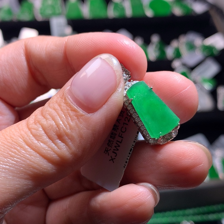 【闪购商品】颈饰银S925镶嵌翡翠